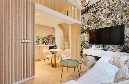Faubourg-du-Roule Apartment | Studio Arc de Triomphe