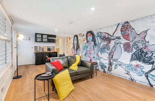 Daylesford Apartment | Studio Art on Duke Su