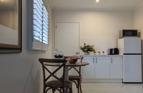 Beechworth Apartment | Studio at Beechworth next to the forest. Pet friendly but please let us know. n.