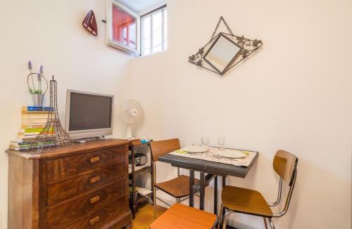 Hopital Saint-Louis Apartment | Studio at Colonel Fabien