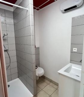 Florentin-la-Capelle Apartment | Studio au bord de la Rivière