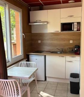 Florentin-la-Capelle Apartment | Studio au bord de la Rivière