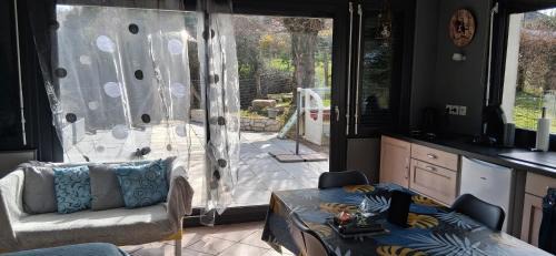 Laives Apartment | Studio au bord de l'étang