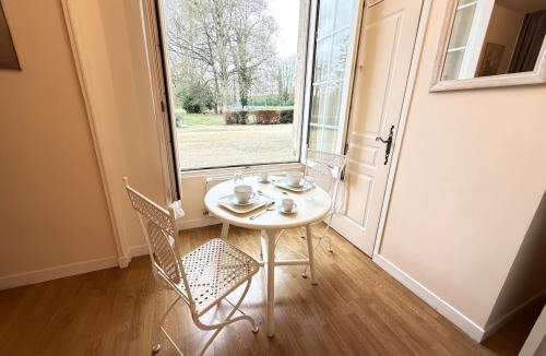 Monchy-Humieres Apartment | Studio au cœur du château