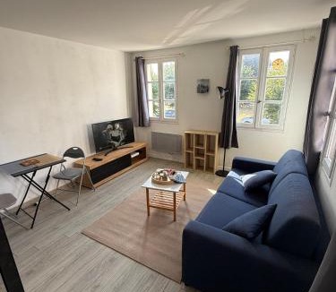 Dives-sur-Mer Apartment | Studio au cœur du village d'arts