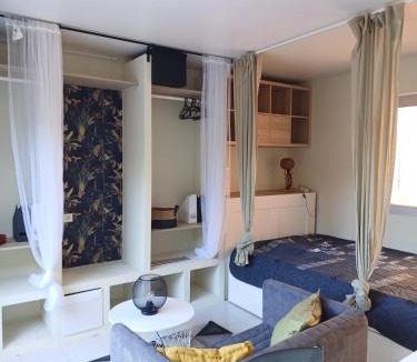 Clarensac Apartment | Studio au calme avec piscine