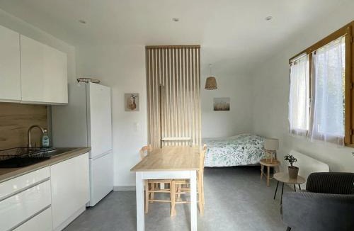 Chignin Apartment | Studio au calme - rez de jardin
