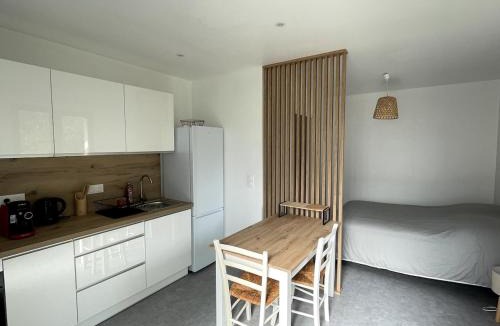 Chignin Apartment | Studio au calme - rez de jardin