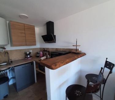 Pourrieres Apartment | Studio au calme tout équipé