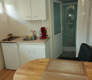 Castres Apartment | studio au calme wifi 600m centre ville parking privé