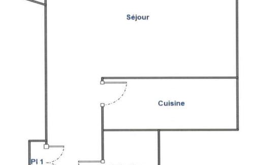 Bagneres-de-Luchon Apartment | Studio au centre avec ascenseur et animaux admis - FR-1-313-163
