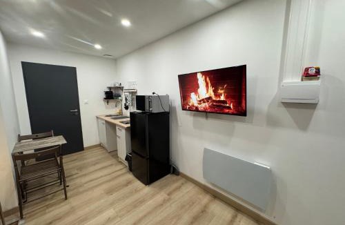 Mirecourt Apartment | Studio Au Cloîtres