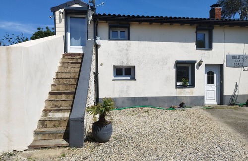 Machecoul-Saint-Meme Apartment | Studio au Coeur de la Ferme