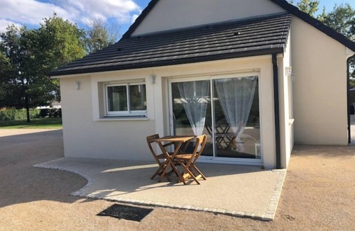 Villefranche-sur-Cher Apartment | Studio Au Number 10, free breakfast basket