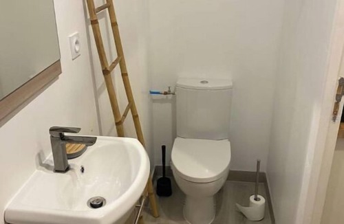 Villefranche-sur-Cher Apartment | Studio Au Number 10, free breakfast basket