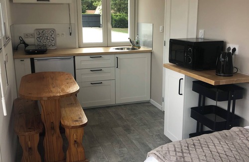 Villefranche-sur-Cher Apartment | Studio Au Number 10, free breakfast basket