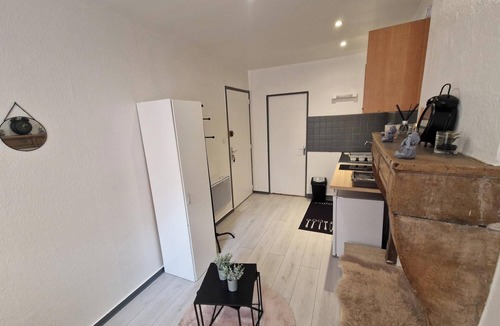 Besancon Old Town Apartment | Studio au Pied de la Citadelle