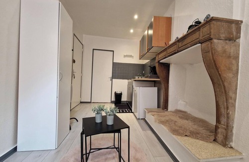 Besancon Old Town Apartment | Studio au Pied de la Citadelle