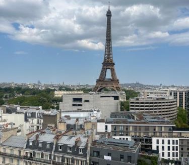 16th Arrondissement Apartment | Studio au pied de la TOUR EIFFEL