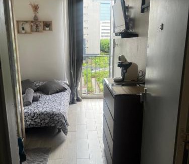 16th Arrondissement Apartment | Studio au pied de la TOUR EIFFEL