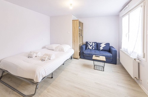 Laval Apartment | Studio au RDC d'un pavillon - Le Bourny