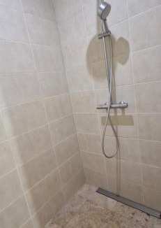 Lezignan-la-Cebe Apartment | Studio aux Roches Fleuries