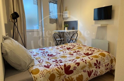 Vallieres Apartment | Studio, Av. Marx Dormoy, fully equipped. (B)