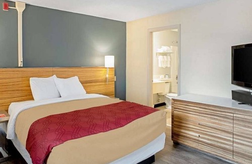 Clinton Apartment | Studio Available in Clinton, IA