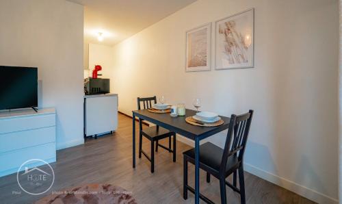 Chambery Apartment | Studio avec balcon, centre-ville et ascenseur