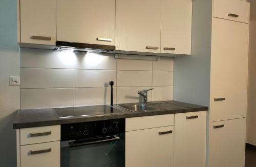 Noreaz Apartment | Studio avec bureau