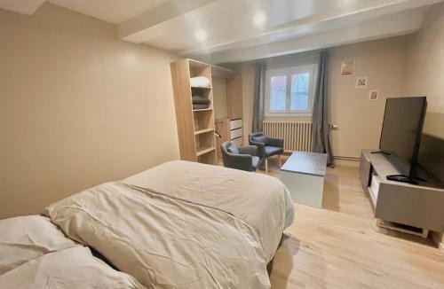 Funay - Bruyeres House | Studio avec cuisine, salle de bain et garage privé proximité 24h