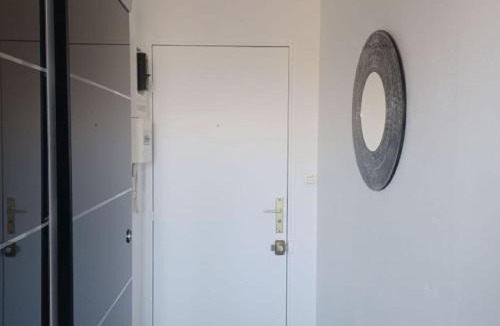 Bellerive-sur-Allier Apartment | Studio avec balcon et superbe vue