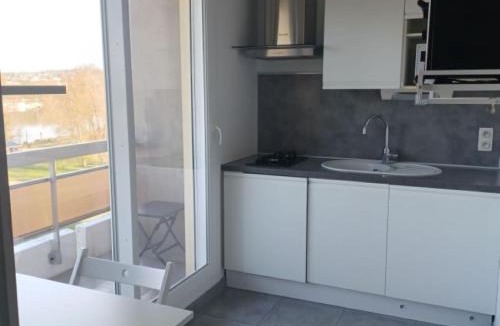 Bellerive-sur-Allier Apartment | Studio avec balcon et superbe vue