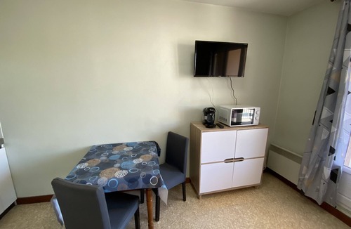 Bourbonne-les-Bains Apartment | Studio Avec Grand Balcon Proche des Thermes