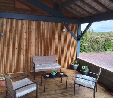 Mayet Apartment | Studio avec jardin