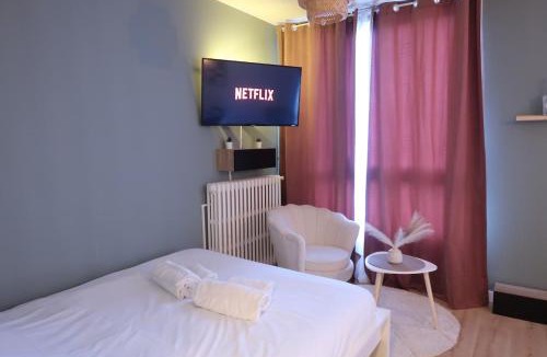 8th Arrondissement Apartment | Studio avec parking privé à 8 min du tram
