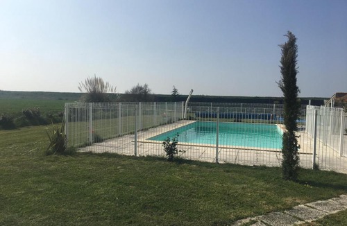 Beauvoir-sur-Mer Bed & Breakfast | Studio avec piscine