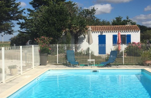 Beauvoir-sur-Mer Bed & Breakfast | Studio avec piscine