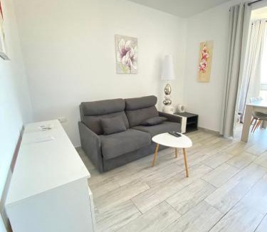 Roses Apartment | Studio avec Piscine et Parking