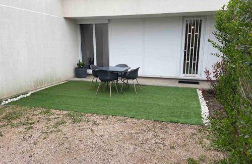 La Tour-du-Pin Apartment | Studio avec Rez de jardin