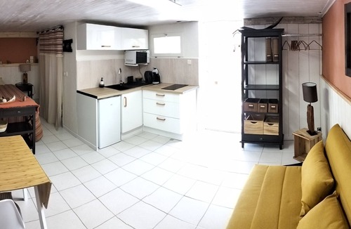 Hyeres Apartment | Studio Avec Terrasse au Calme