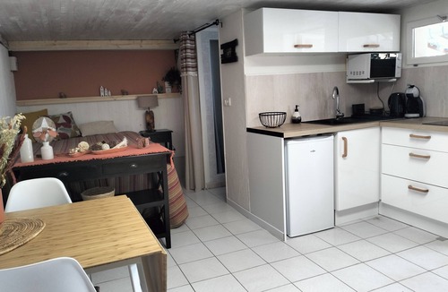 Hyeres Apartment | Studio Avec Terrasse au Calme