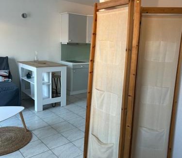 Llupia Apartment | Studio avec terrasse calme et ensoleillée