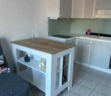 Llupia Apartment | Studio avec terrasse calme et ensoleillée
