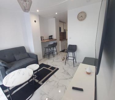 Saint-Pol-sur-Mer House | Studio avec terrasse