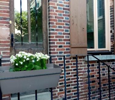 Joigny Apartment | Studio avec une cour.