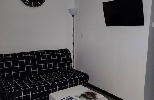 Chateau-Thierry Apartment | Studio Avenue de Champagne