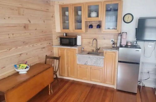 Historic Hill Apartment | Studio B, downtown studio apartment with parking