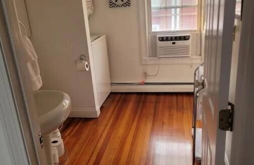 Historic Hill Apartment | Studio B, downtown studio apartment with parking