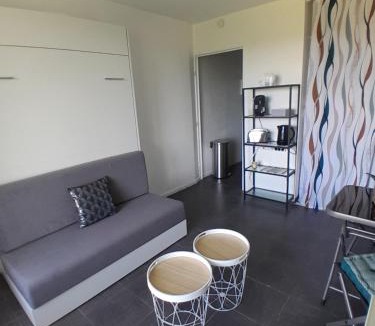 Anatole France Apartment | Studio Balcon Narbonne Centre